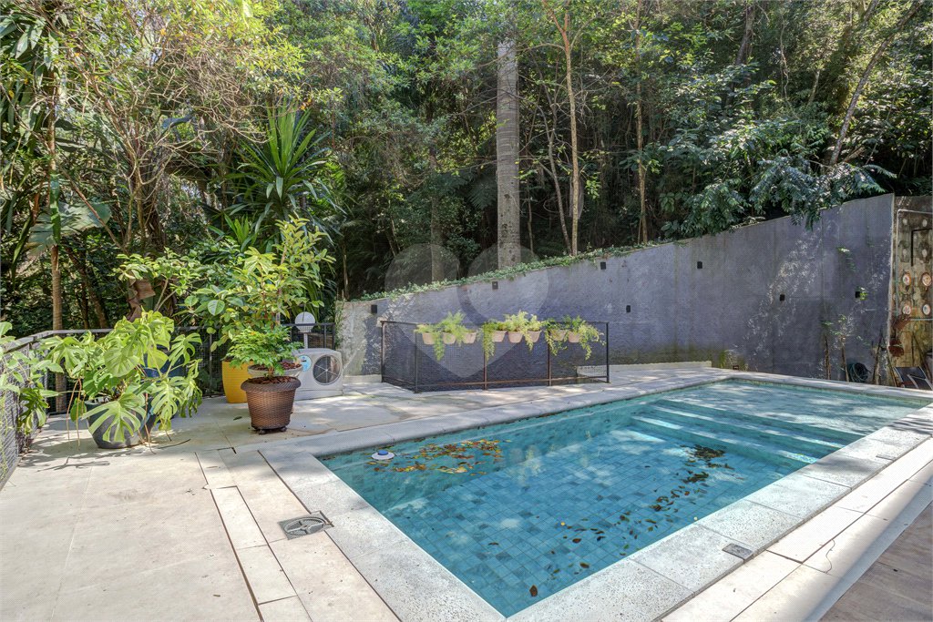 Casa à venda com 4 suítes no condomínio Granja do Morumbi, São Paulo - SP