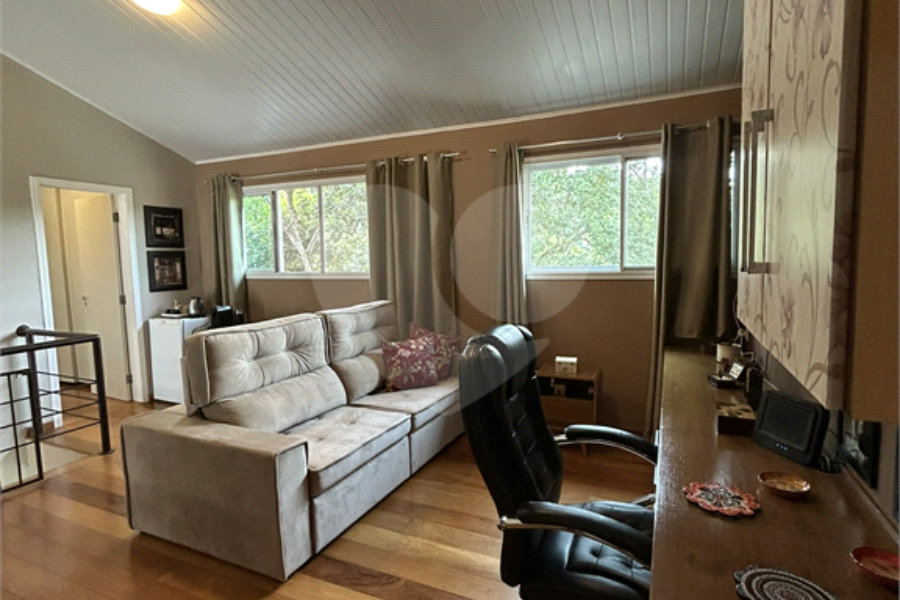 Casa à venda com 3 quartos, sendo 1 suíte, no condomínio Alpes da Cantareira, Mairiporã - SP