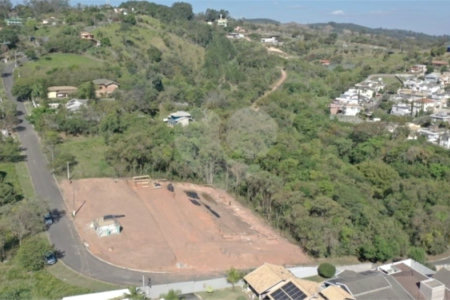 Casa à venda com 3 quartos, sendo 1 suíte, no condomínio Acrópole Residencial, Vinhedo - SP