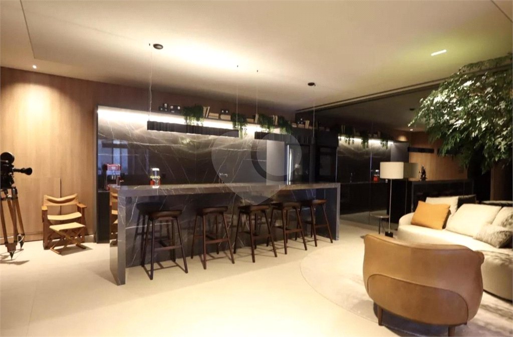 Apartamento à venda com 4 suítes em Vila Cordeiro, São Paulo, SP