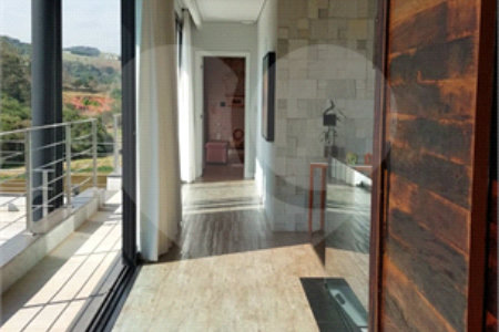 Casa à venda com 3 suítes no condomínio Figueira Garden, Atibaia - SP