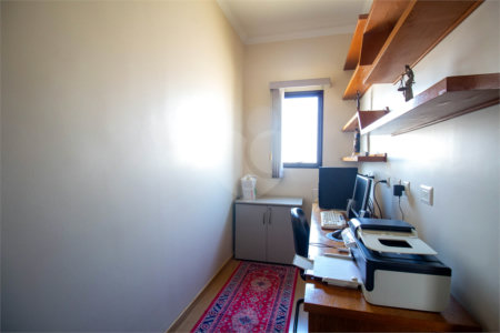 Sobrado à venda com 5 quartos, sendo 3 suítes, no Centro, São Roque, SP