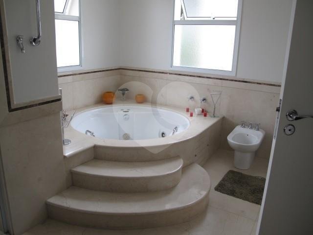 Casa à venda ou para alugar com 4 suítes no condomínio Villa Imperial, São Paulo - SP