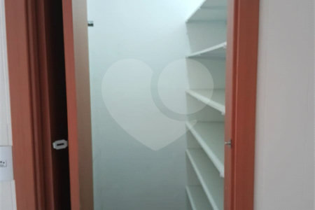 Sobrado à venda com 4 quartos, sendo 2 suítes, em Interlagos, São Paulo, SP