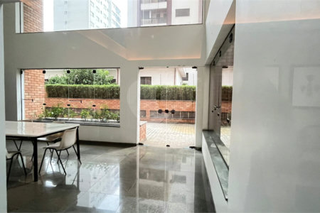 Apartamento à venda com 3 suítes em Moema, São Paulo, SP