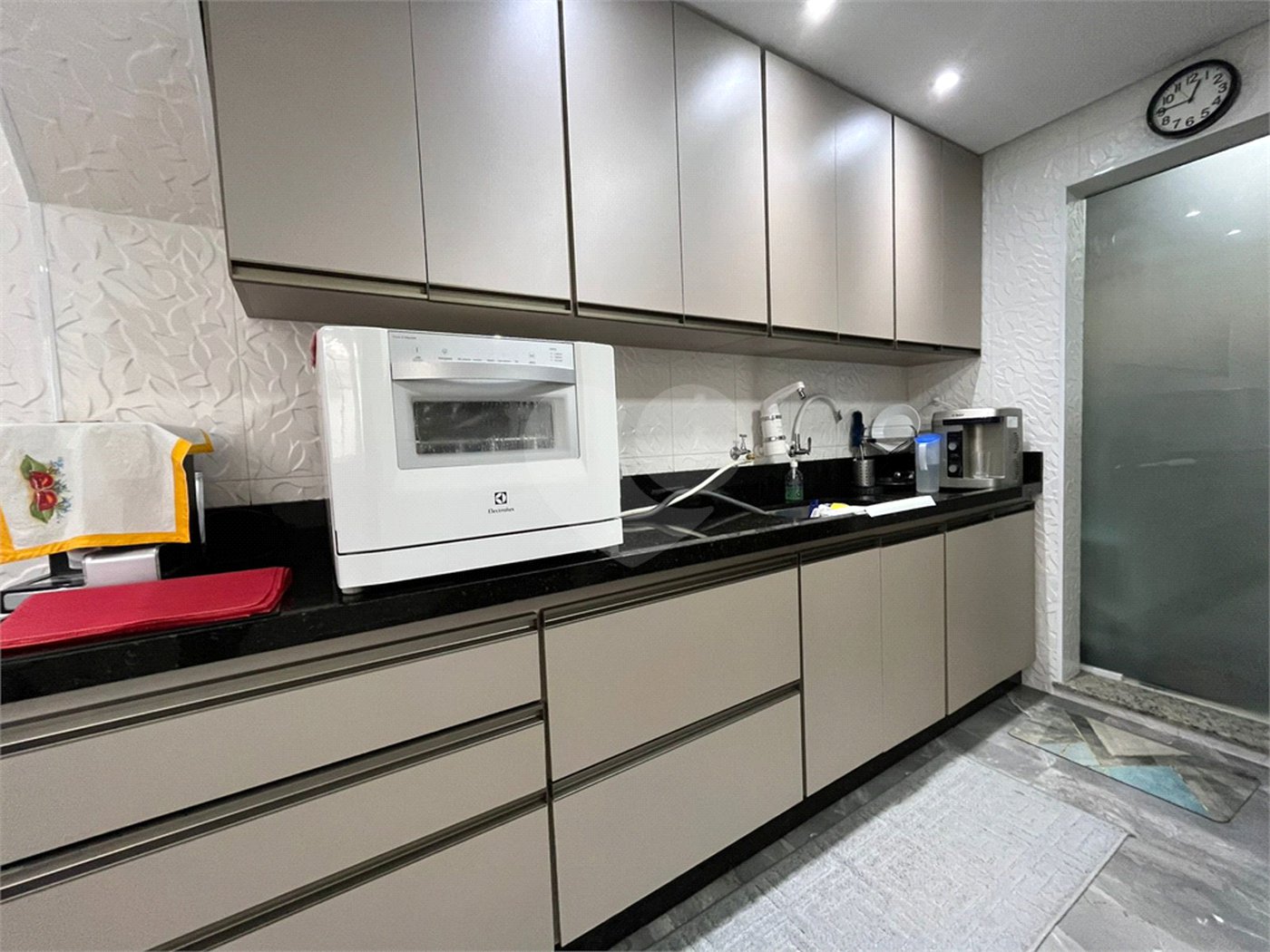 Sobrado à venda com 2 quartos, sendo 1 suíte, em Vila Nova Mazzei, São Paulo, SP