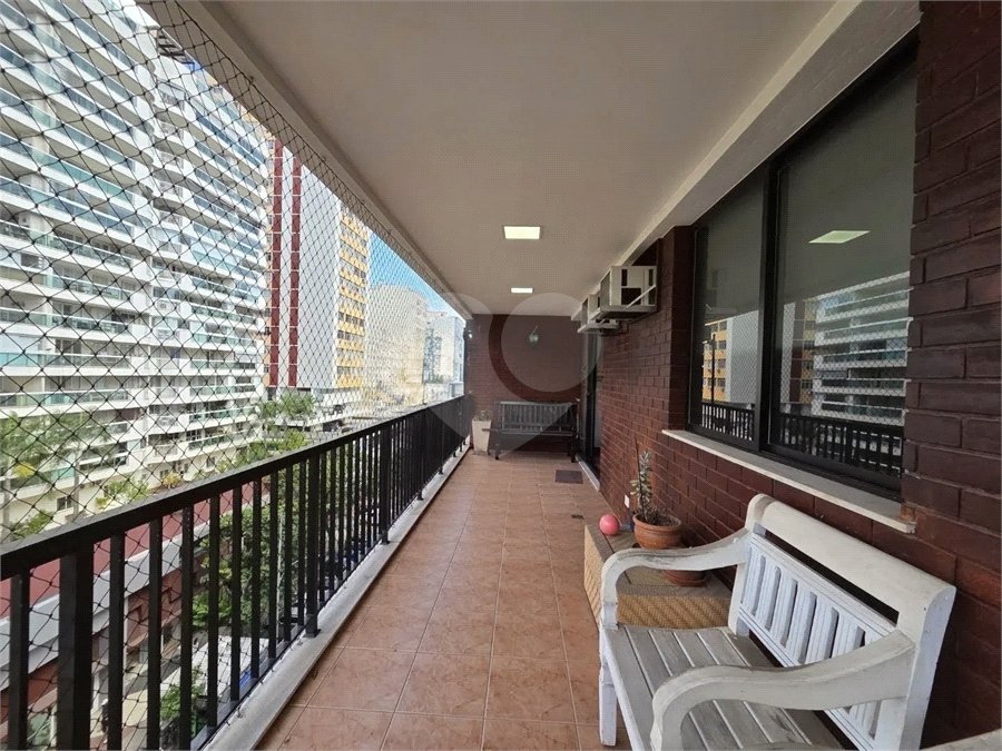 Apartamento à venda com 2 quartos, sendo 1 suíte,  em Laranjeiras, Rio de Janeiro, RJ