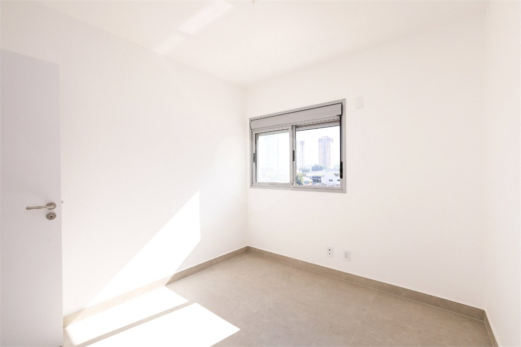 Apartamento à venda com 3 quartos, sendo 1 suíte,  em Vila Sofia, São Paulo, SP