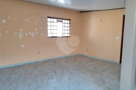 Casa Térrea com 2 dormitórios.