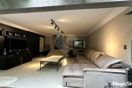 Casa com 400m², 4 dormitórios, sendo 3 suítes, 5 vagas de garagem, à venda na Vila Prudente.