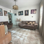 Linda Casa com Comercio ao lado independente.