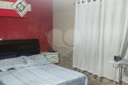Casa térrea com 2 dormitórios.