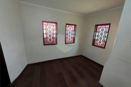 Casa Térrea 5 quartos bem localizada com piscina.