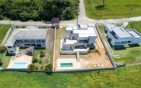 Casa à venda ou para alugar com 4 suítes no condomínio Colinas do Parahyba, São José dos Campos - SP