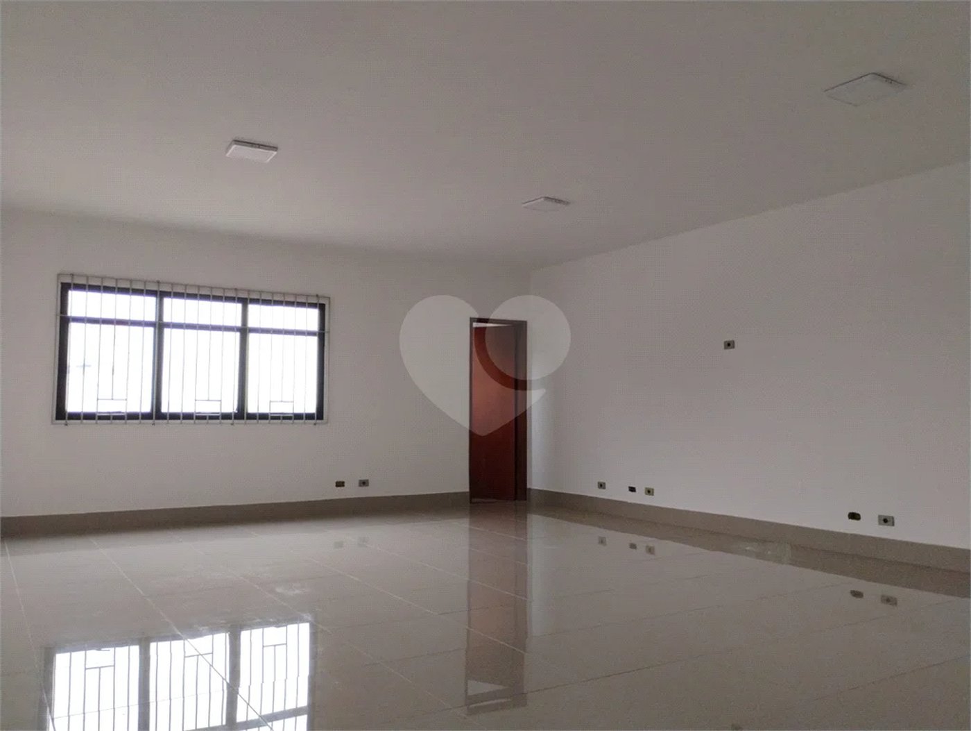 Aluga-se sala comercial na Vila Santa Catarina