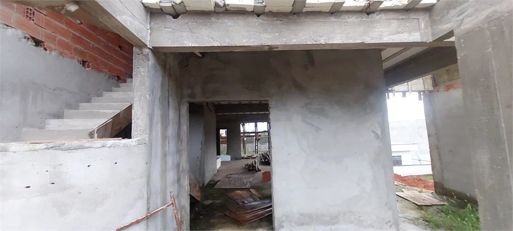 Oportunidade em Cotia: Sobrado em Condomínio no Jardim Santa Paula