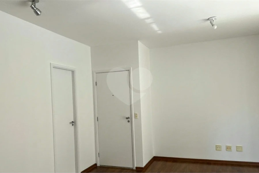 Excelente apartamento de 3 dormitórios, sendo uma Suíte e 2 vagas de garagem.
