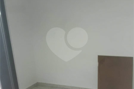 Casa térrea com 2 dormitórios.