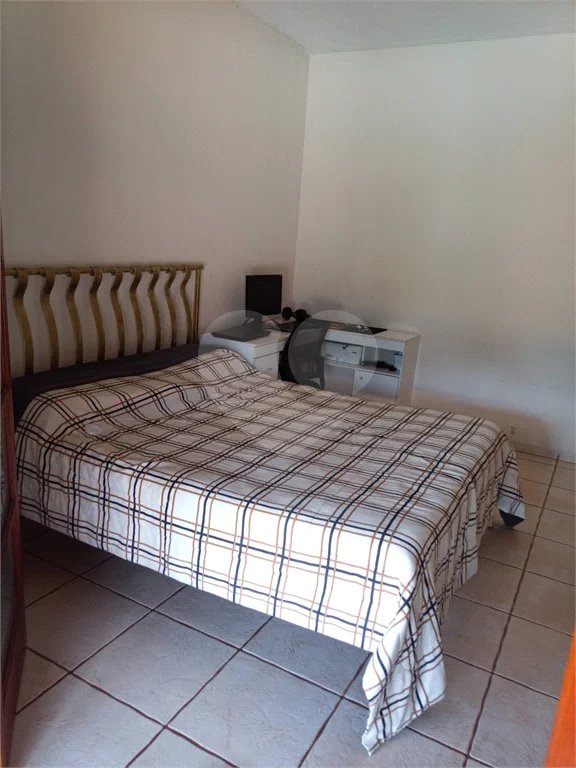 Chácara à venda. Ampla área de lazer. Aceita permuta com apartamento na praia