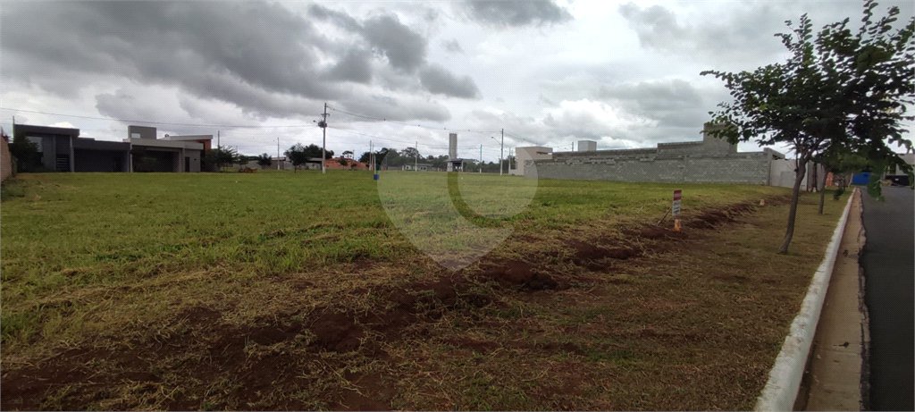Terreno à Venda em São Carlos, no bairro Residencial Samambaia