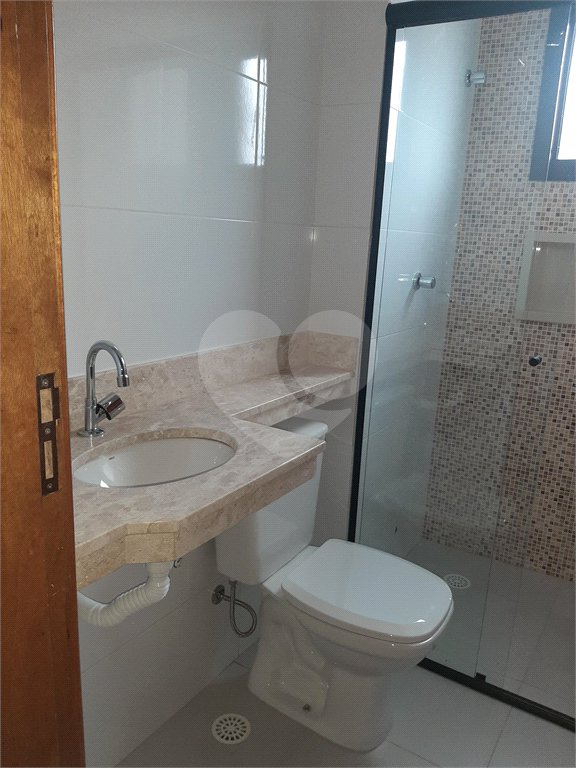 Apartamento VENDER com 44m2, com 2 quartos, banheiro, sala integrada à cozinha e 1 vaga de garagem