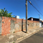 Casa e sala comercial na Vila Jacobucci