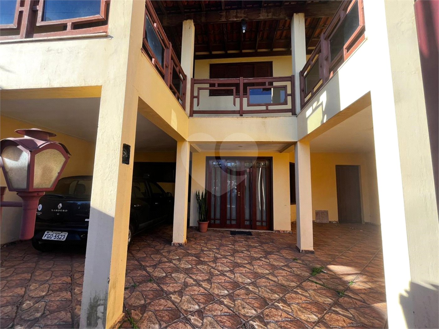 Casa à Venda na Rua Principal do Parque Fehr com Aquecedor Solar