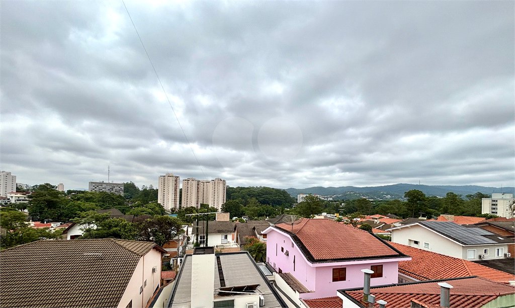 Sobrado à venda no Tucuruvi com 4 suítes, 2 master, salão de festas, área gourmet e 7 vagas.