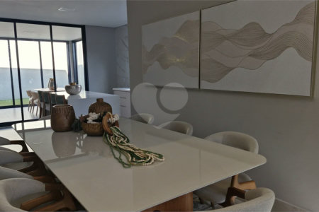 Casa Térrea de Alto Padrão no Condomínio Elementum | Totalmente Mobiliada e Decorada, 3 Suítes e Piscina