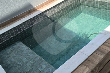 Casa com Piscina no Condomínio Lagos D'Icarai em Salto/SP