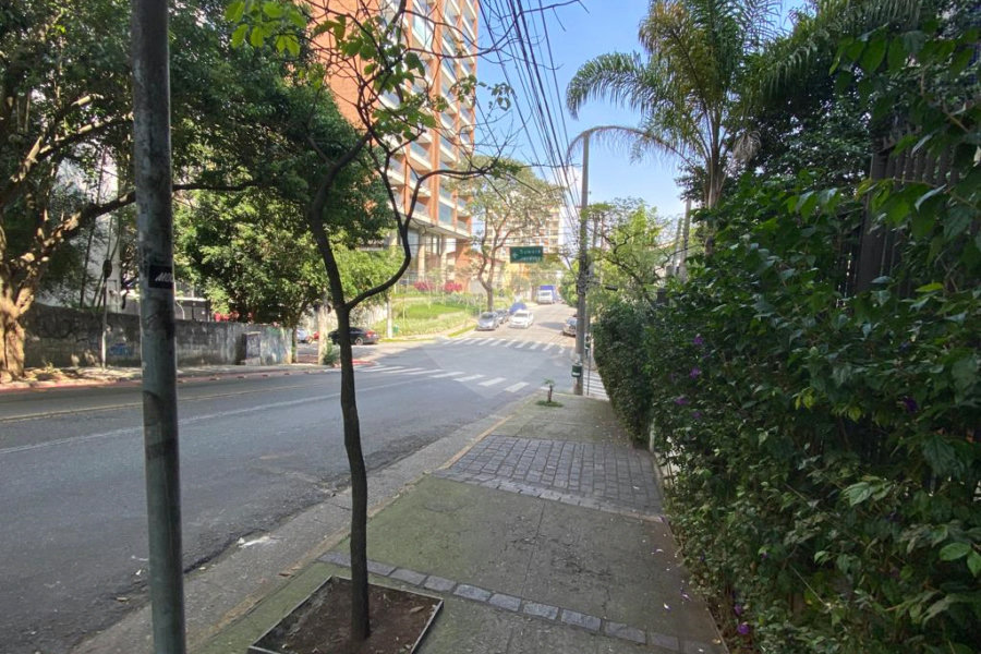 Apto 91 m - Metrô Sumaré, rua arborizada e tranquila. ótima planta, são 03 dorm 1 suite 1 vaga