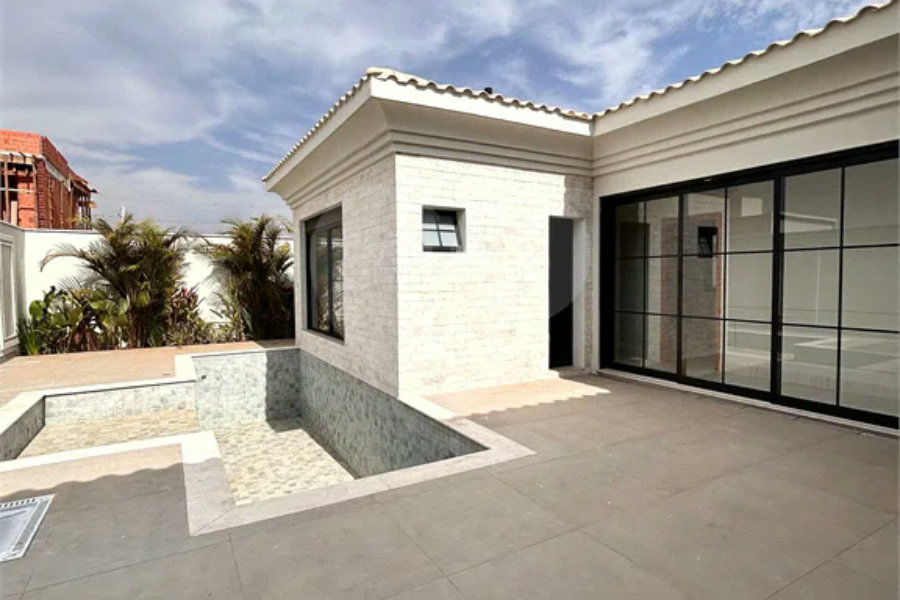 Casa térrea em estilo neoclássico com 3 suítes, no Condomínio Damha 2, na cidade de Piracicaba - SP.