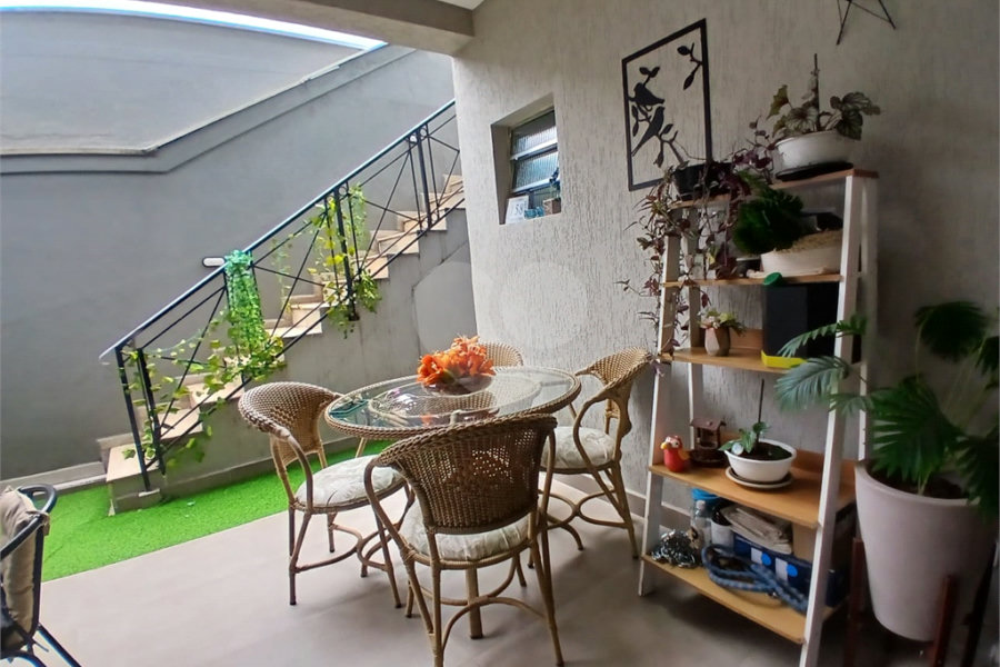 Oportunidade No Alto de Pinheiros Ótimo Sobrado com 352m² de A.C, frente para uma bela Praça.
