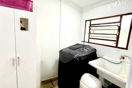 Casa térrea para venda com 02 dormitórios e 02 vagas de garagem em Atibaia
