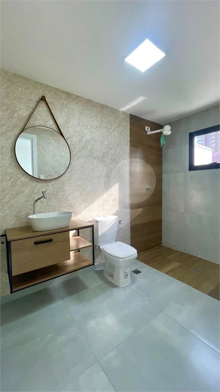 Sobrado com 3 andares, 350 m², 6 quartos, 2 suítes e 5 vagas para locação no Jardim Anália Franco!