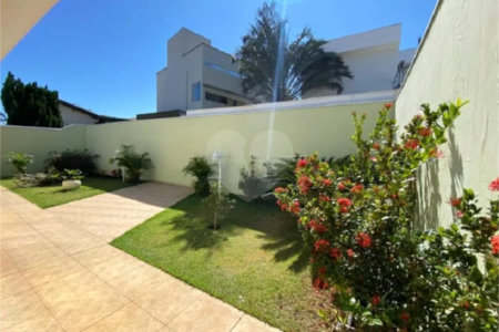 Casa à Venda no Condomínio Montreal - São Carlos/SP