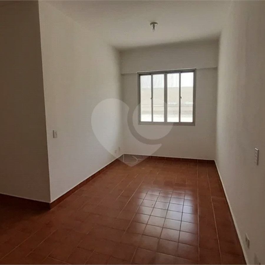 Apartamento de 1 quarto, no térreo, com garagem, para locação no Cambuci