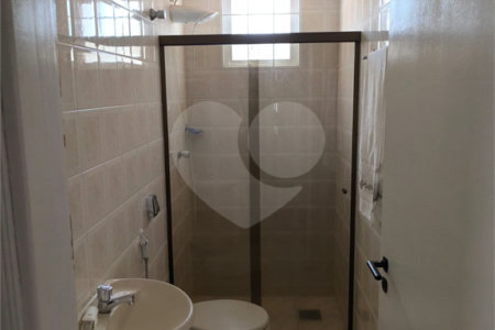 Casa à Venda no Santa Marta com 3 Suítes e Piscina