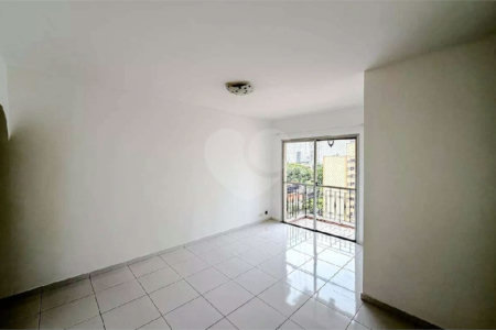 Apartamento à Venda na Aclimação 80m² 2 Dormitórios 1 vaga Sacada Andar Alto Estuda permuta.