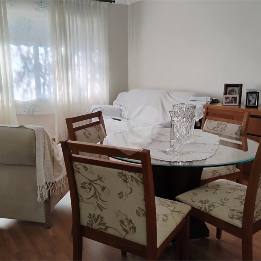 Vende-se apartamento no Jardim Aeroporto com 03 dormitórios