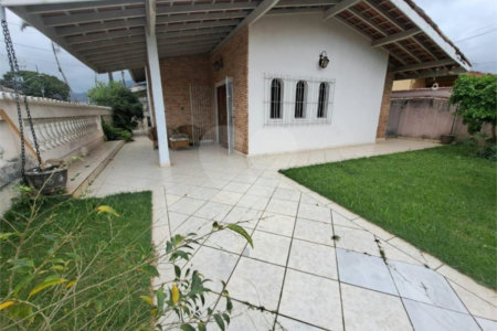 Casa à venda em Indaiá – Caraguatatuba