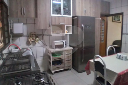 Casa + salão comercial na Vila Vista Alegre