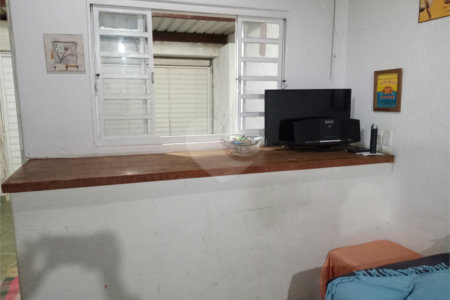 Casa térrea de 90² no Campo Belo com 2 dormitórios e vaga de garagem