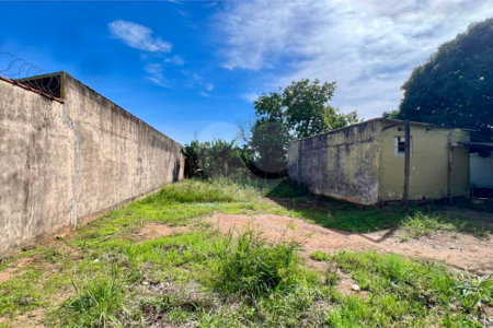 Terreno à Venda no Jardim Tangará