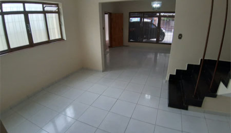 Sobrado à venda com 4 quartos, sendo 1 suíte, em Vila Gomes, São Paulo, SP