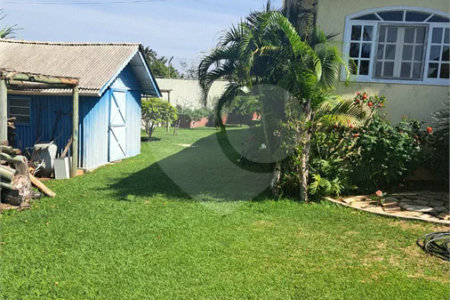 Casa Ampla com 5 Dormitórios, Piscina e Lazer Completo em Terreno de 1.260 m²