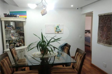 Apartamento na Vila Nova Conceição de 100m2 com 2 dorms, 1 suíte , 3 banheiros, 2 vagas. Estuda permuta.