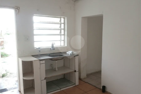 Casa de 1 dormitório com quintal e jardim na Vila Ipojuca!