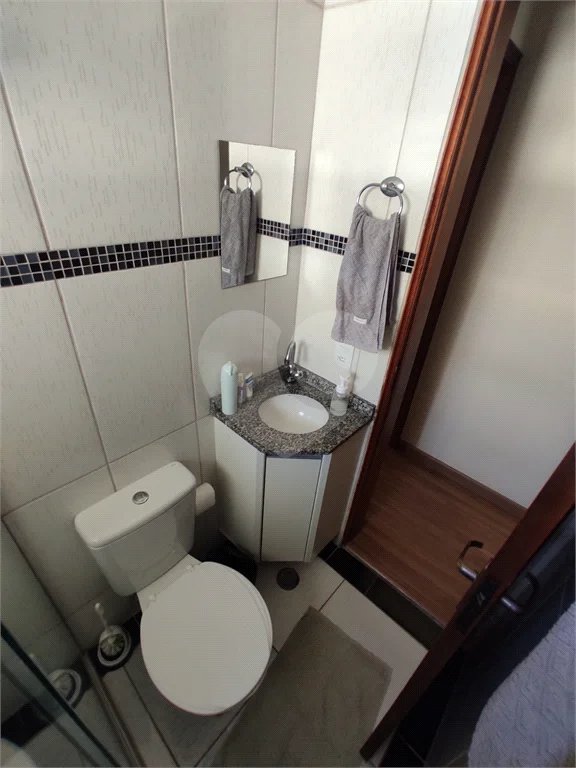 Sensacional sobrado c/ quintal e 3 dorms enormes com varanda! 12 min andando p/o metrô P Inglesa!