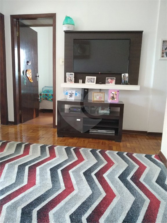 Casa Térrea com 3 dormitórios.